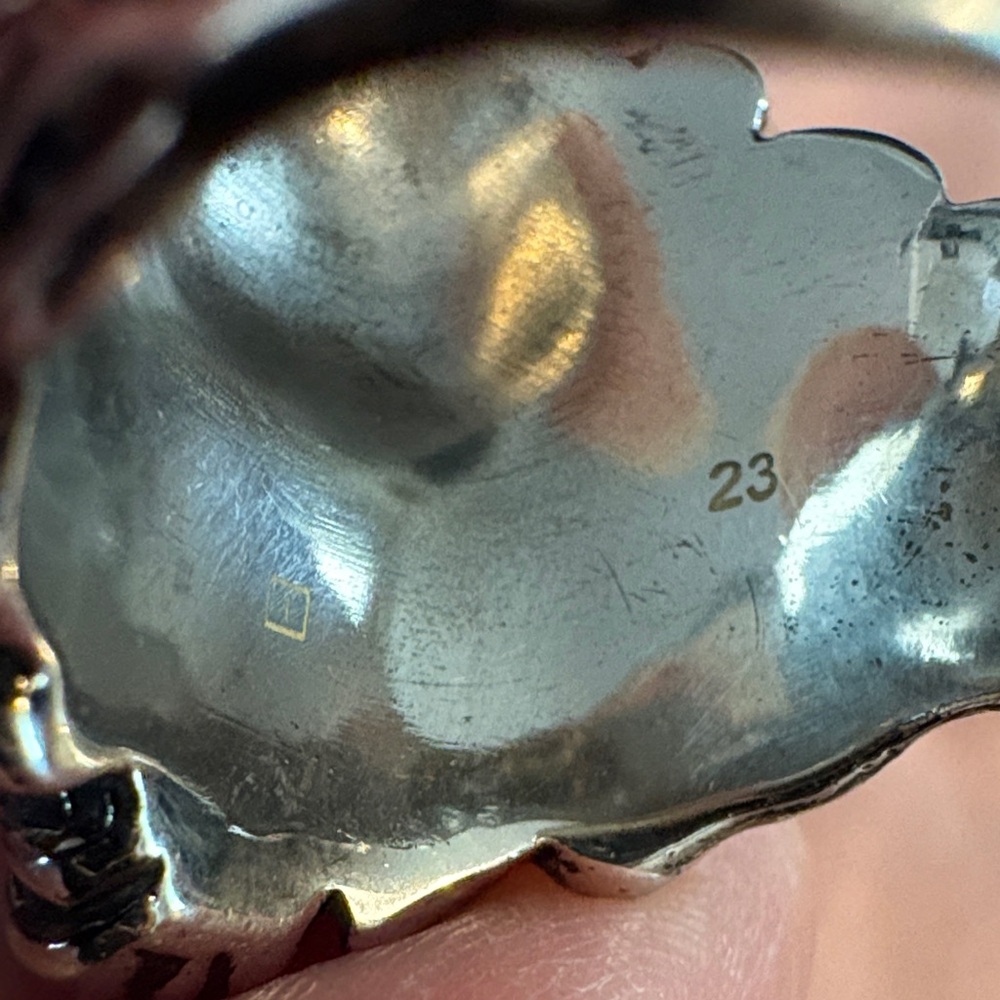 Gucci Silver-Tone Lion Head Ring with Clear Crystal - Picture 3 of 10